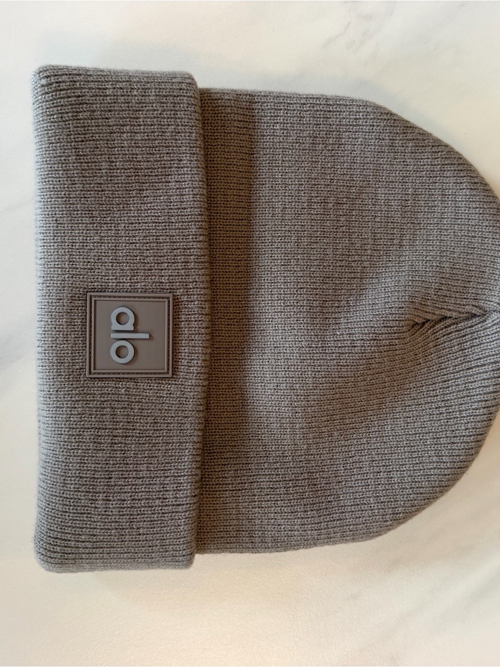ALO Yoga Men’s Knit Cuffed Beanie in Taupe Gray